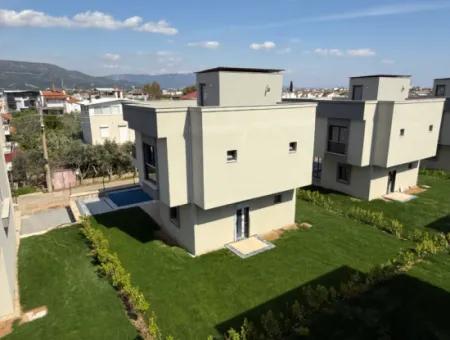 3 In 1 Villa Mit Null Pool Zum Verkauf Mit Großem Garten In Doganbey, Seferihisar