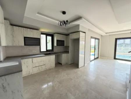 3 In 1 Villa Mit Null Pool Zum Verkauf Mit Großem Garten In Doganbey, Seferihisar