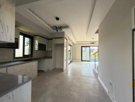 3 In 1 Villa Mit Null Pool Zum Verkauf Mit Großem Garten In Doganbey, Seferihisar