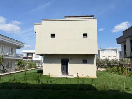 3 In 1 Villa Mit Null Pool Zum Verkauf Mit Großem Garten In Doganbey, Seferihisar