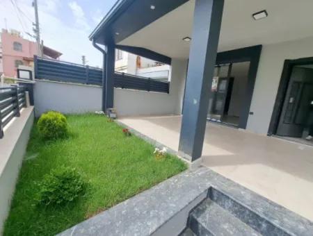 Freistehende Brandneue 3 1 Villa Mit Großem Garten Zum Verkauf In Seferihisar Doğanbey