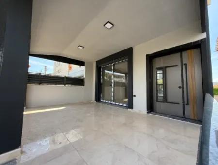 Freistehende Brandneue 3 1 Villa Mit Großem Garten Zum Verkauf In Seferihisar Doğanbey