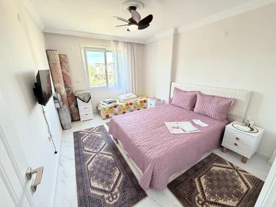 In Ürkmez Doğanbey Luxuriös Gebaut, Geräumig Und Komfortabel 3+1 Villa