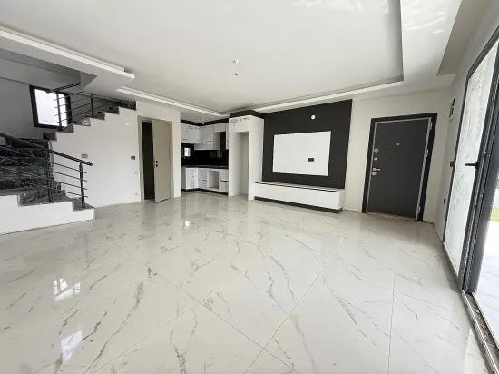 Seferihisar Doğanbey – Zu Verkaufen Neue 3+1 Duplex Villa – Großzügiger Garten