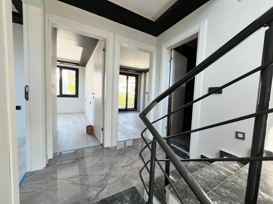 Freistehende Villa Mit 3 Schlafzimmern Und Einem Zusätzlichen Zimmer (elternschlafzimmer) Auf Einem 390 M² Großen Garten In Seferihisar Doganbey Zu Verkaufen