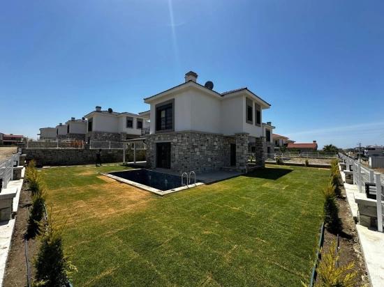 4+1 Villa Mit Privatem Pool Und Luxuriösem Kamin In Seferihisar, Akarca Zu Verkaufen