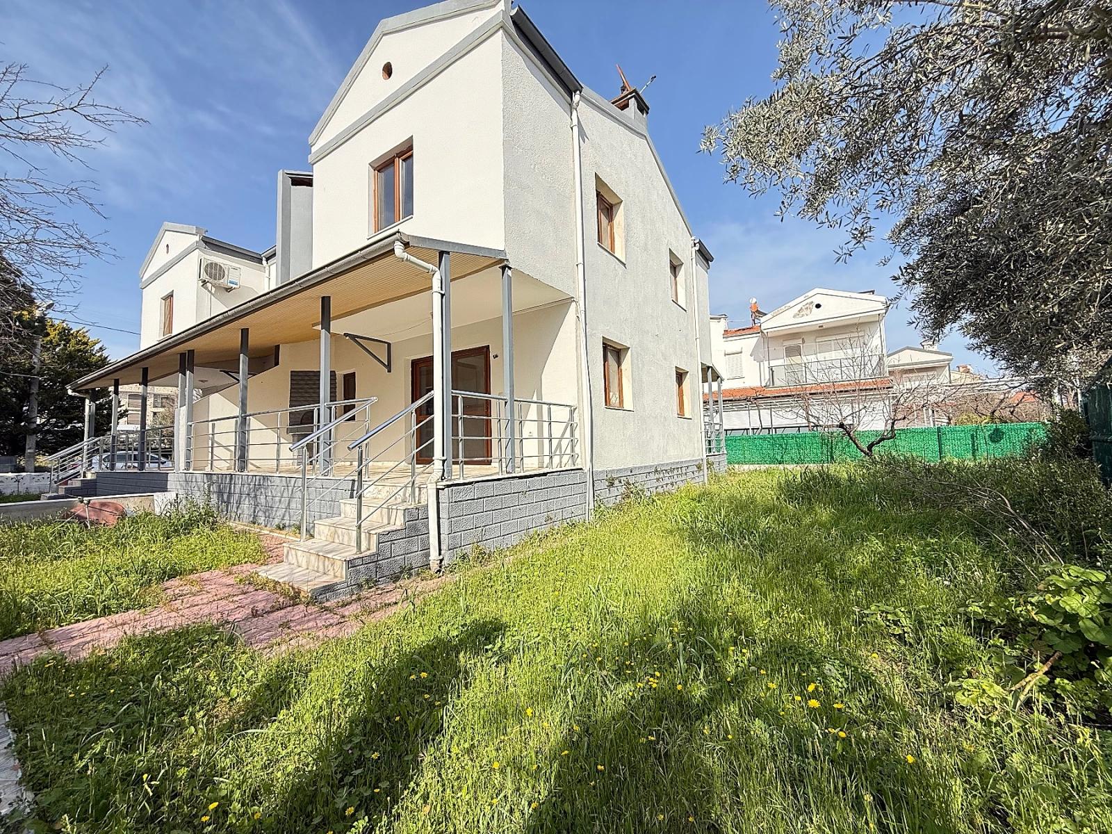 3+1 Duplex Villa For Sale By The Sea In Seferihisar Doğanbey