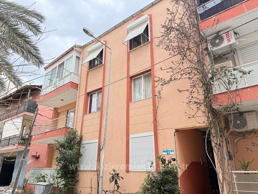 2+1 Apartment For Sale In Seferihisar Ürkmez Center, 80M2, 200M From The Sea.