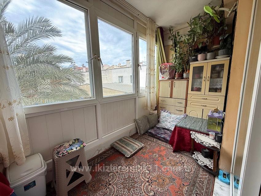 2+1 Apartment For Sale In Seferihisar Ürkmez Center, 80M2, 200M From The Sea.