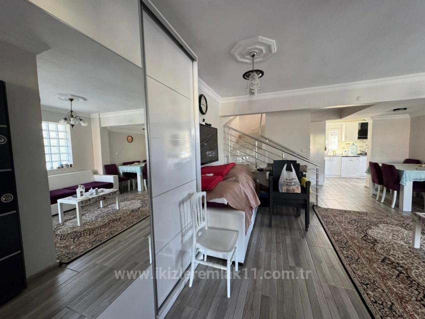 Seferihisar'cumhuriyet District, Meltem Tour Site 4+1 Villa For Sale By The Sea