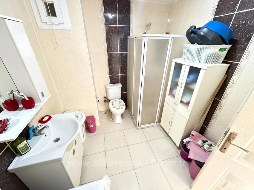 Spacious 2+1 Apartment For Sale On An Intermediate Floor In Ürkmez Center, Seferihisar