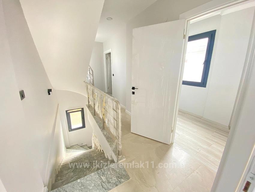 Garden Villa For Sale Near The Sea In Ürkmez Doğanbey, 2+1