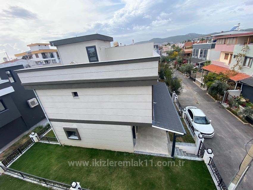 Garden Villa For Sale Near The Sea In Ürkmez Doğanbey, 2+1