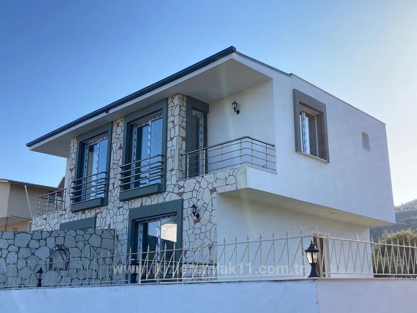 2+1 Villa With Sea View And Garden For Sale In Doğanbey, Seferihisar