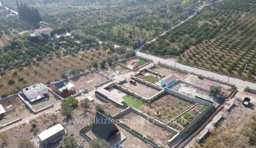 300 M2 Plot Of Land For Sale In Seferihisar Doğanbey Kavakdere.