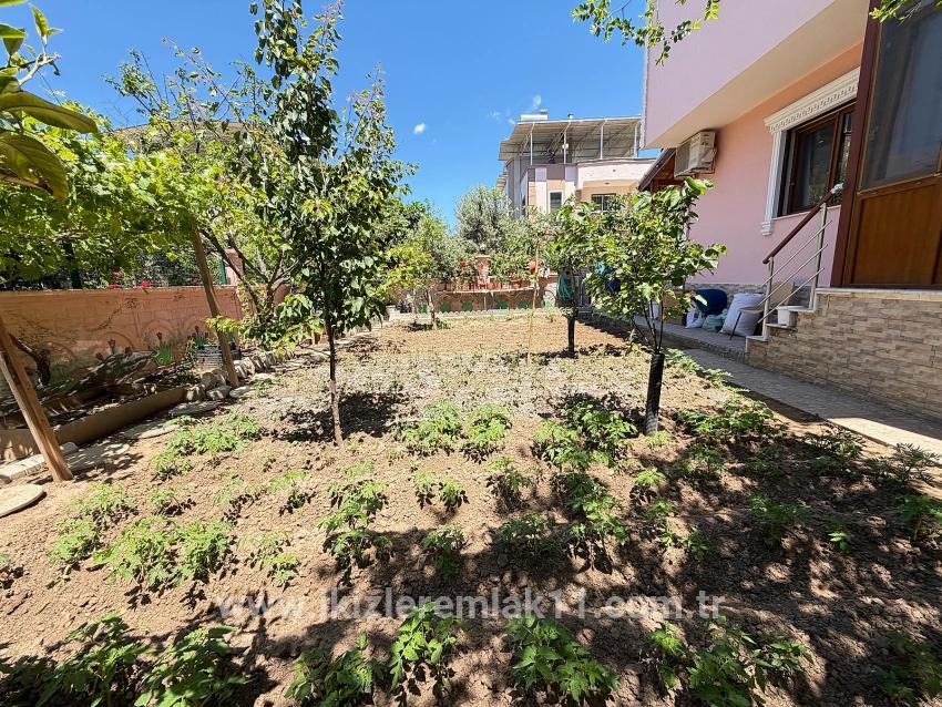 4+1 Bedroom Detached house For sale in Cumhuriyet Nbh. Seferihisar Doğanbey - 300 m²
