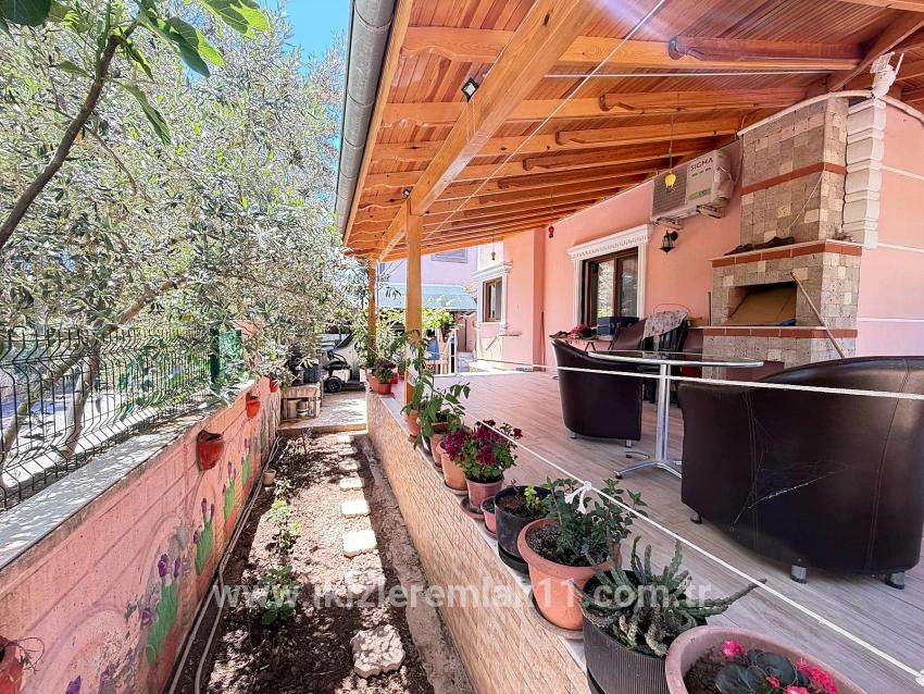 4+1 Bedroom Detached house For sale in Cumhuriyet Nbh. Seferihisar Doğanbey - 300 m²