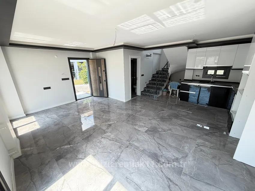 370 M2 Garden, Single Detached 3+1 Villa Near The Sea In Doğanbey