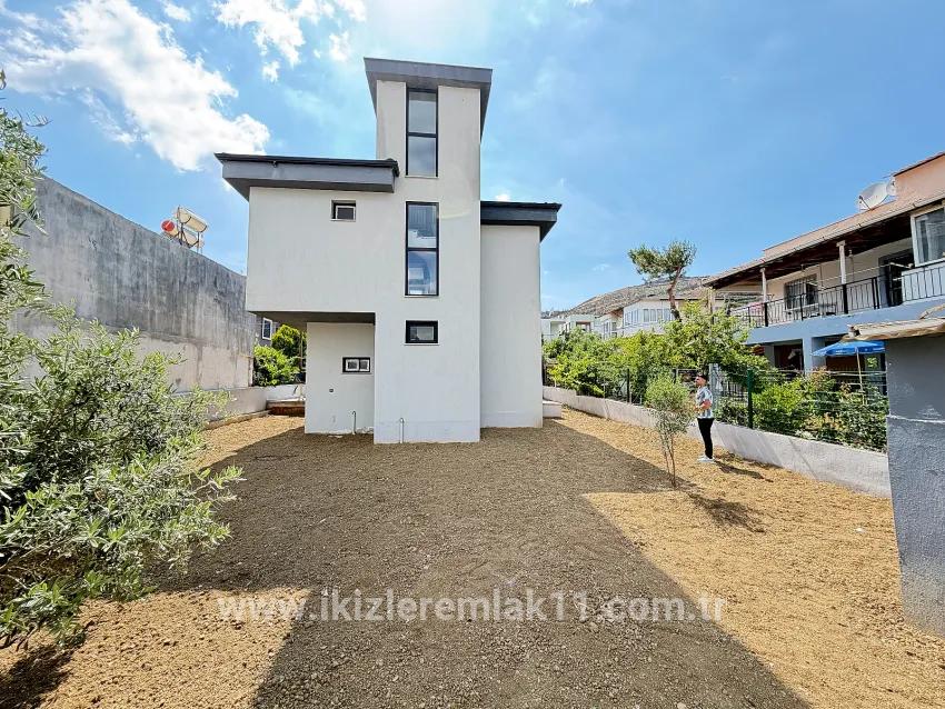 3+1 Bedroom Villa For sale in Atatürk Nbh. Seferihisar Doğanbey - 370 m²