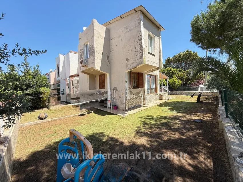 3+1 Bedroom Detached house For sale in Cumhuriyet Nbh. Seferihisar Doğanbey - 300 m²