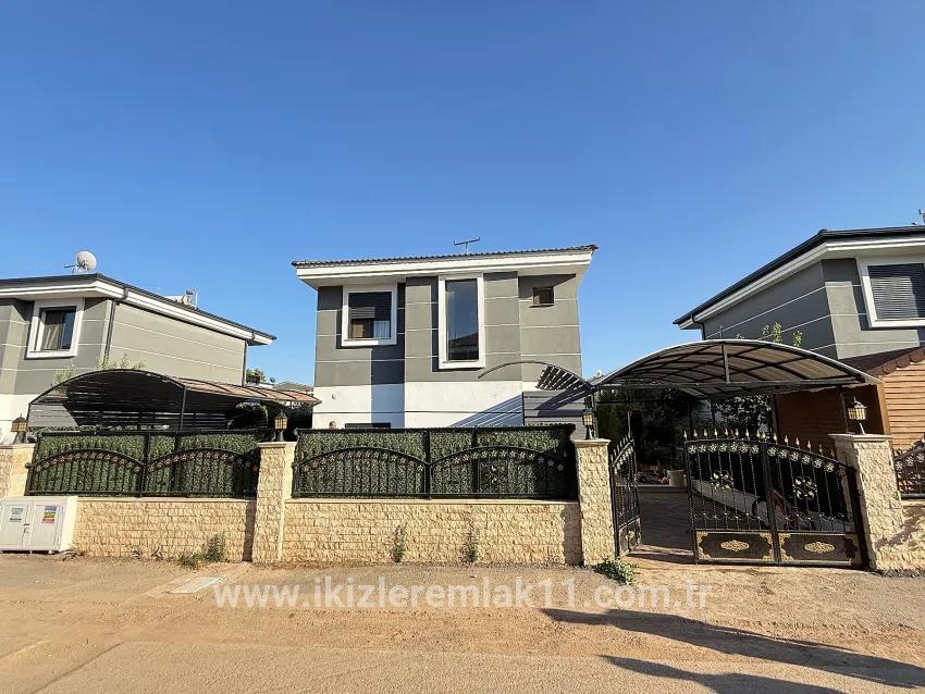 In Ürkmez Doğanbey, Detached House with Pool 3+1 Separate Kitchen Large Garden