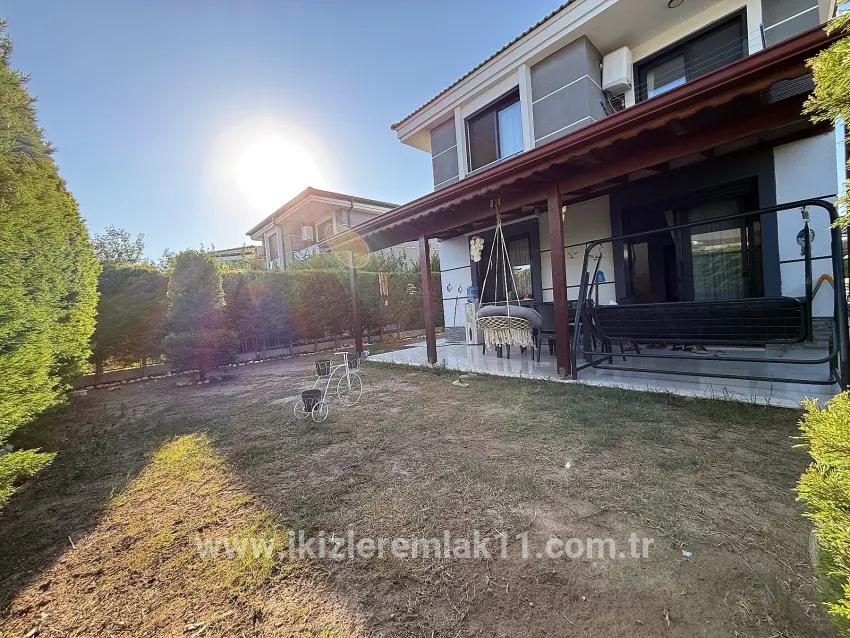 In Ürkmez Doğanbey, Detached House with Pool 3+1 Separate Kitchen Large Garden