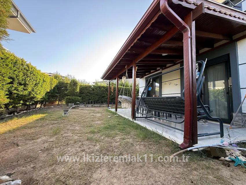 In Ürkmez Doğanbey, Detached House with Pool 3+1 Separate Kitchen Large Garden