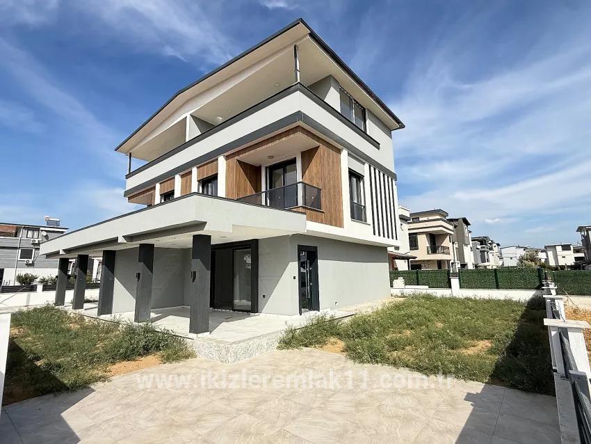 3+1 Bedroom Villa For sale in Cumhuriyet Nbh. Seferihisar Doğanbey - 180 m²