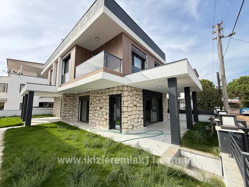 3+1 Bedroom Summerhouse For sale in Cumhuriyet Nbh. Seferihisar Doğanbey - 180 m²