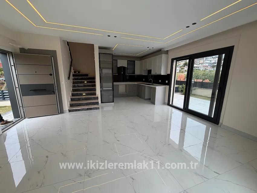3+1 Bedroom Villa For sale in Gümüldür Cumhuriyet Nbh. Menderes Gümüldür - 180 m²
