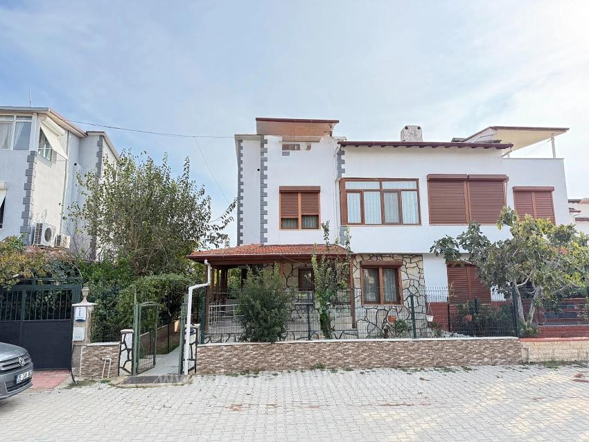 Urgent Sale 3+1 Villa With Large Garden In Seferihisar Doğanbey Center
