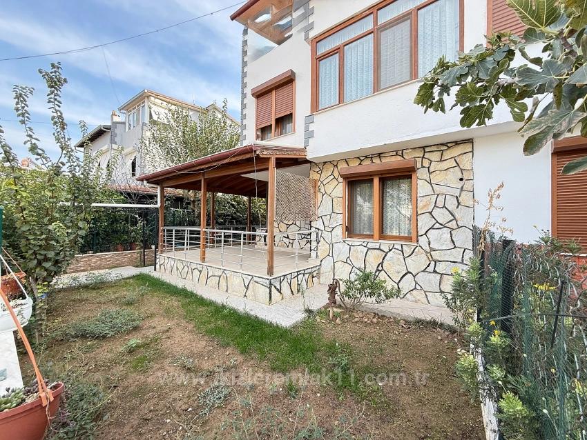 Urgent Sale 3+1 Villa With Large Garden In Seferihisar Doğanbey Center