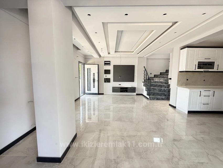 3+1 Detached Villa With A Brand New Garden For Sale In Seferihisar Doğanbey