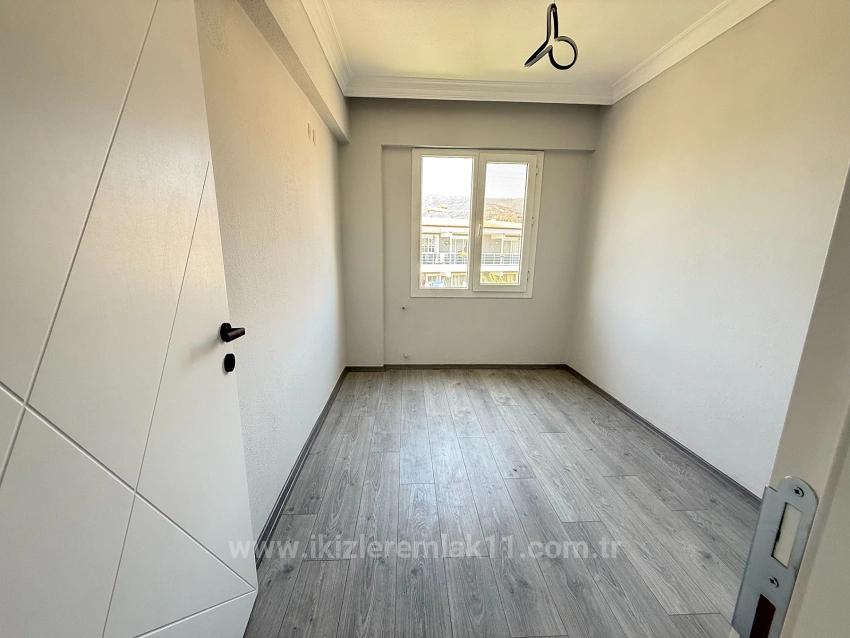 2+1 Apartment For Sale In Seferihisar Ürkmez, 300 Meters From The Sea