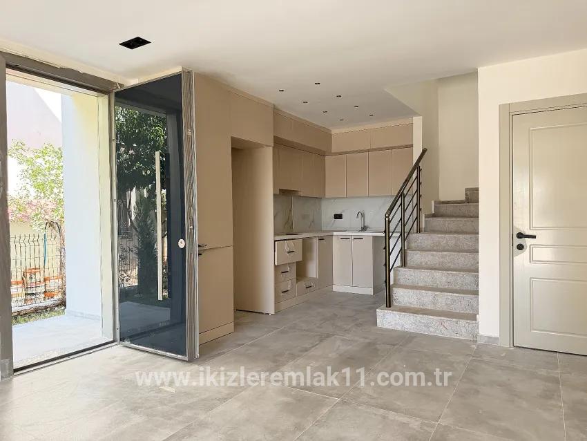 3+1 Bedroom Villa For sale in Mersin Alanı Nbh. Seferihisar Ürkmez - 200 m²