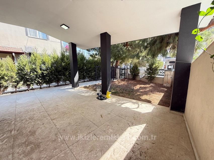 Luxury 3 + 1 Duplex Villa For Sale In Seferihisar Ürkmez Center