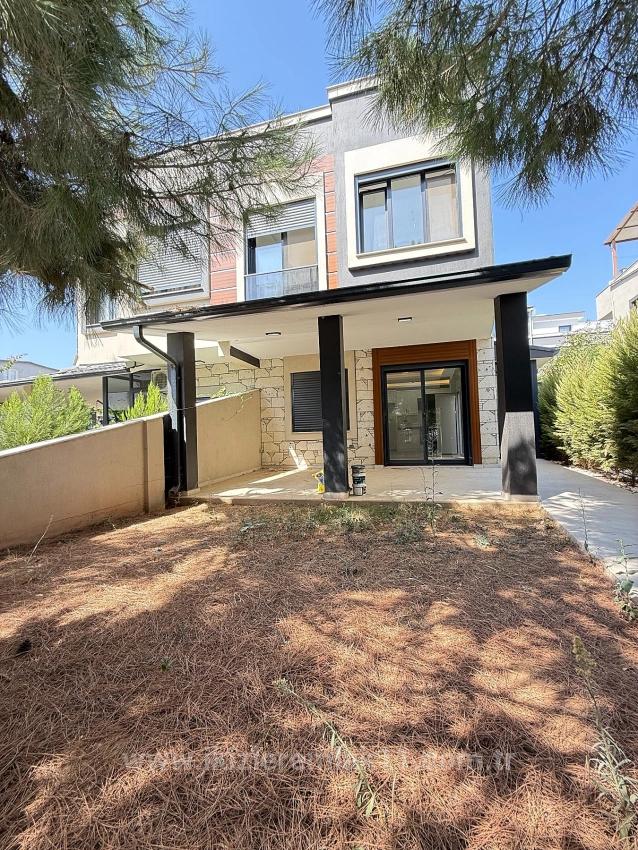 Luxury 3 + 1 Duplex Villa For Sale In Seferihisar Ürkmez Center