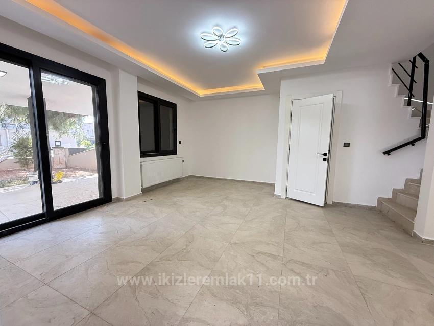 Luxury 3 + 1 Duplex Villa For Sale In Seferihisar Ürkmez Center