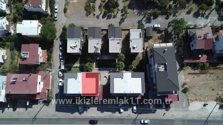 3+1 Bedroom Summerhouse For Sale in Bengiler Nbh. Seferihisar Ürkmez - 160 m²