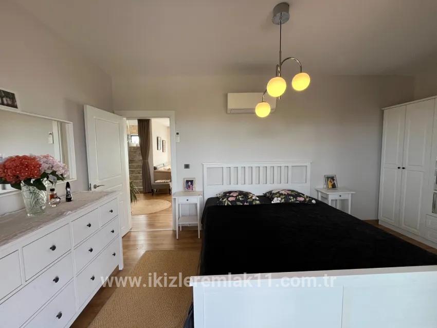 3+1 Bedroom Summerhouse For Sale in Bengiler Nbh. Seferihisar Ürkmez - 160 m²
