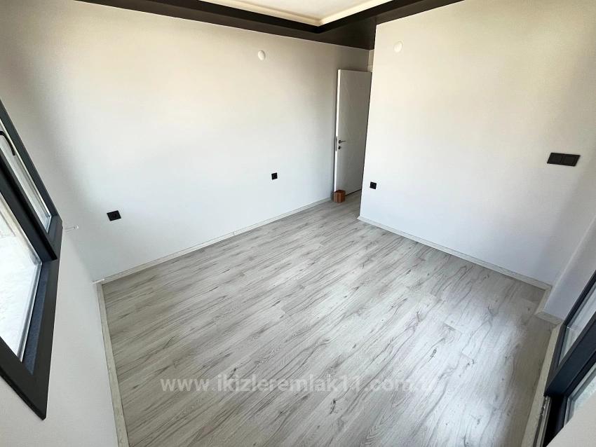 3+1 Detached Villa With A Parent's Bedroom In A 390 M2 Garden For Sale In Seferihisar Doganbey