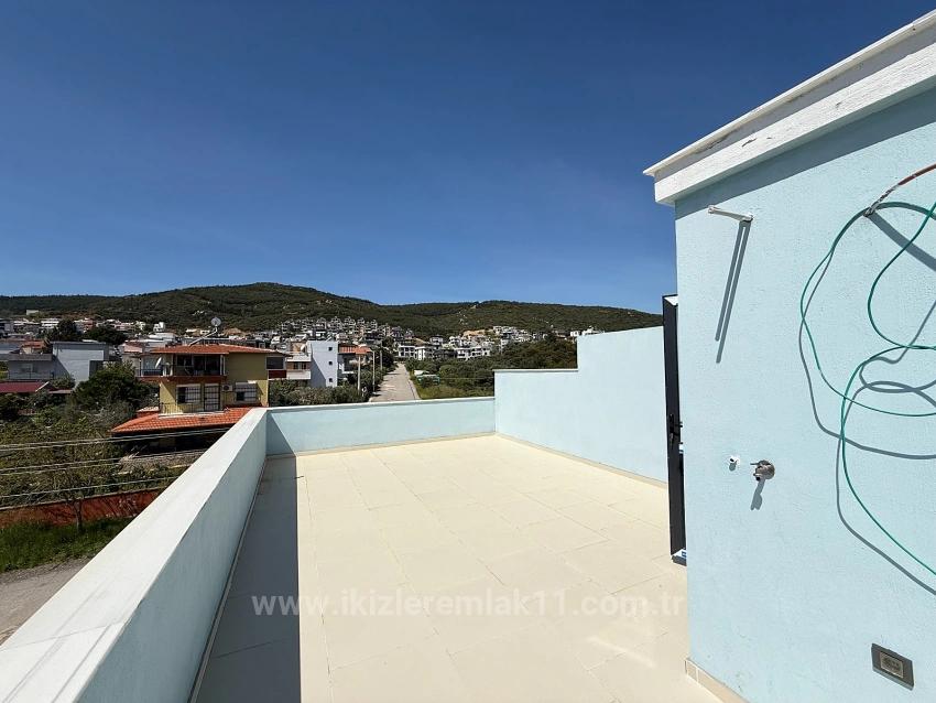 2+1 Duplex Summer House With Large Garden And Sea View For Sale In Seferihisar Doğanbey