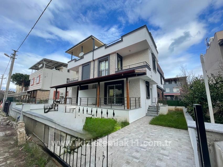 3+1 Bedroom Villa For sale in Cumhuriyet Nbh. Seferihisar Doğanbey - 175 m²