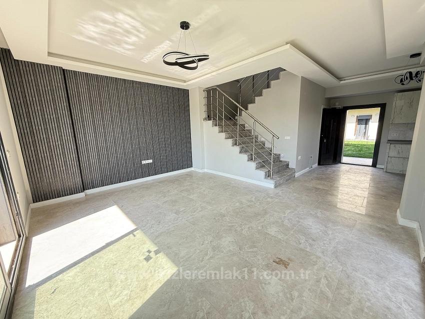 3+1 Duplex Summer House With Pool In Seferihisar Doğanbey