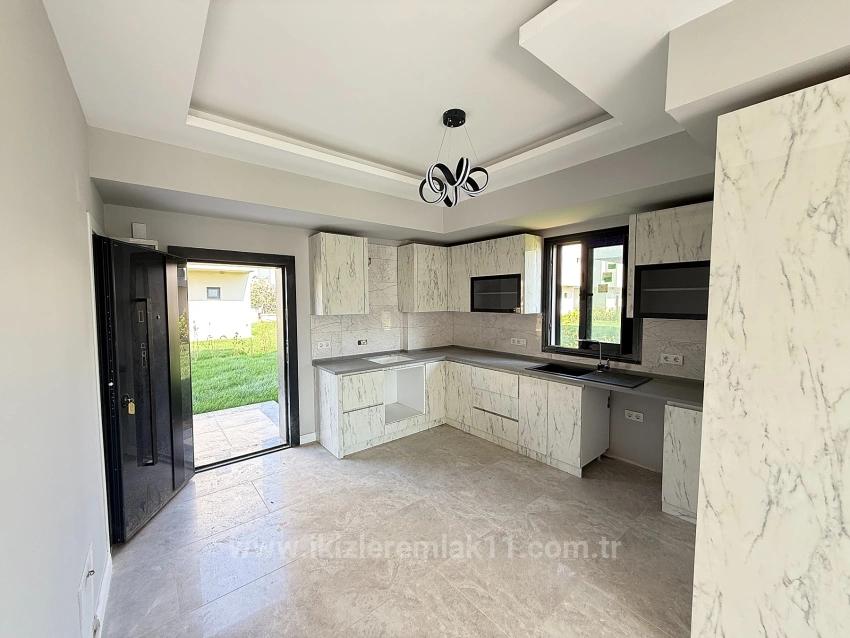 3+1 Duplex Summer House With Pool In Seferihisar Doğanbey