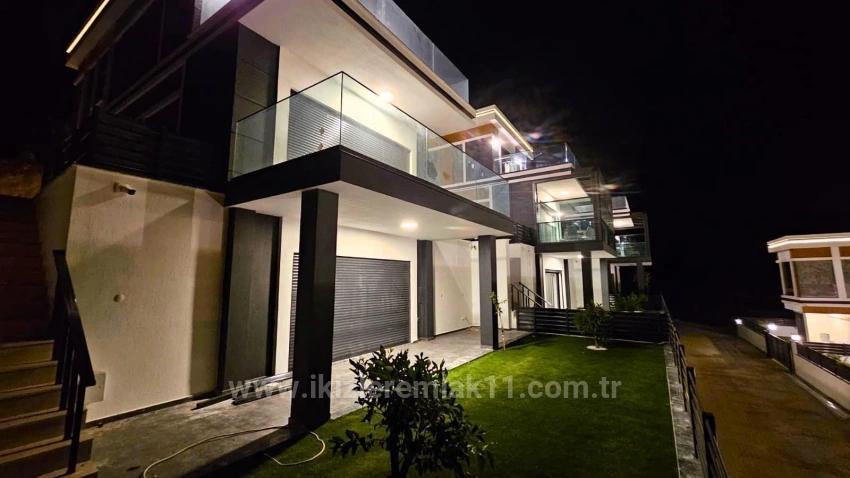 Single Detached House For Sale In Seferihisar Doğanbey With Large Garden And Panoramic Sea View