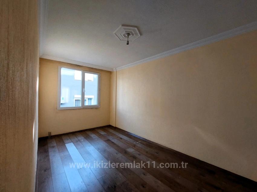 2+1 Middle Floor Flat For Sale In Seferihisar Ürkmez Center