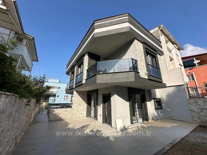 3+1 Duplex Villa With New Garden For Sale In Seferihisar Ürkmez Center