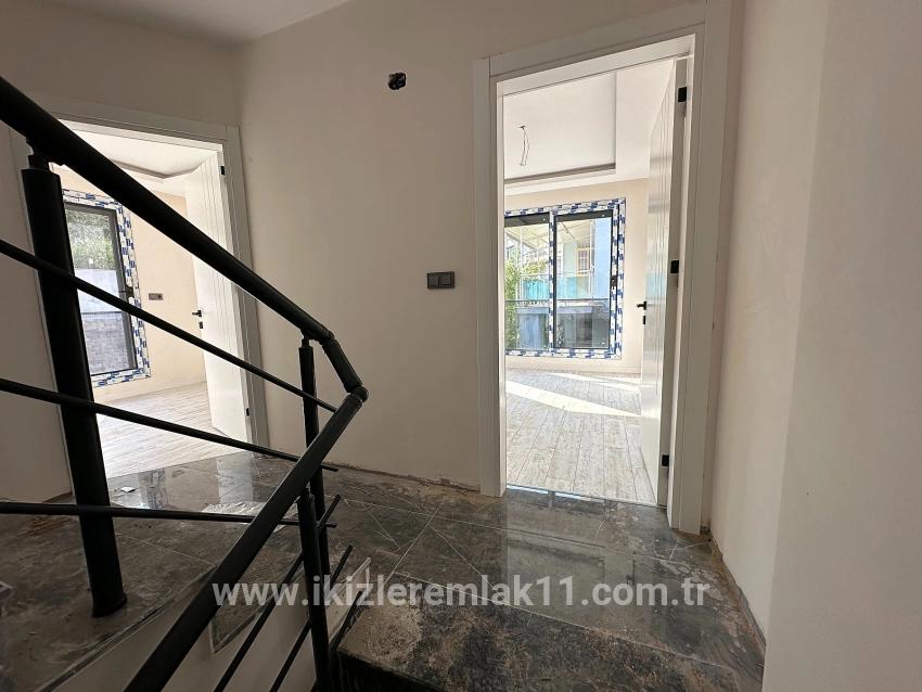 2+1 Bedroom Villa For sale in Mersin Alanı Nbh. Seferihisar Ürkmez - 170 m²