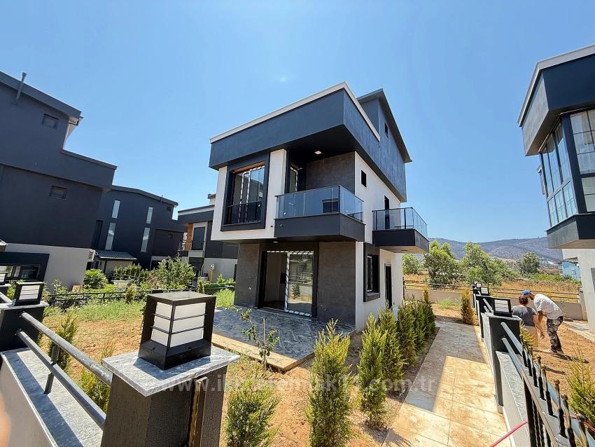 2 + 1 Villa With Detached Garden For Sale In Seferihisar Doğanbey